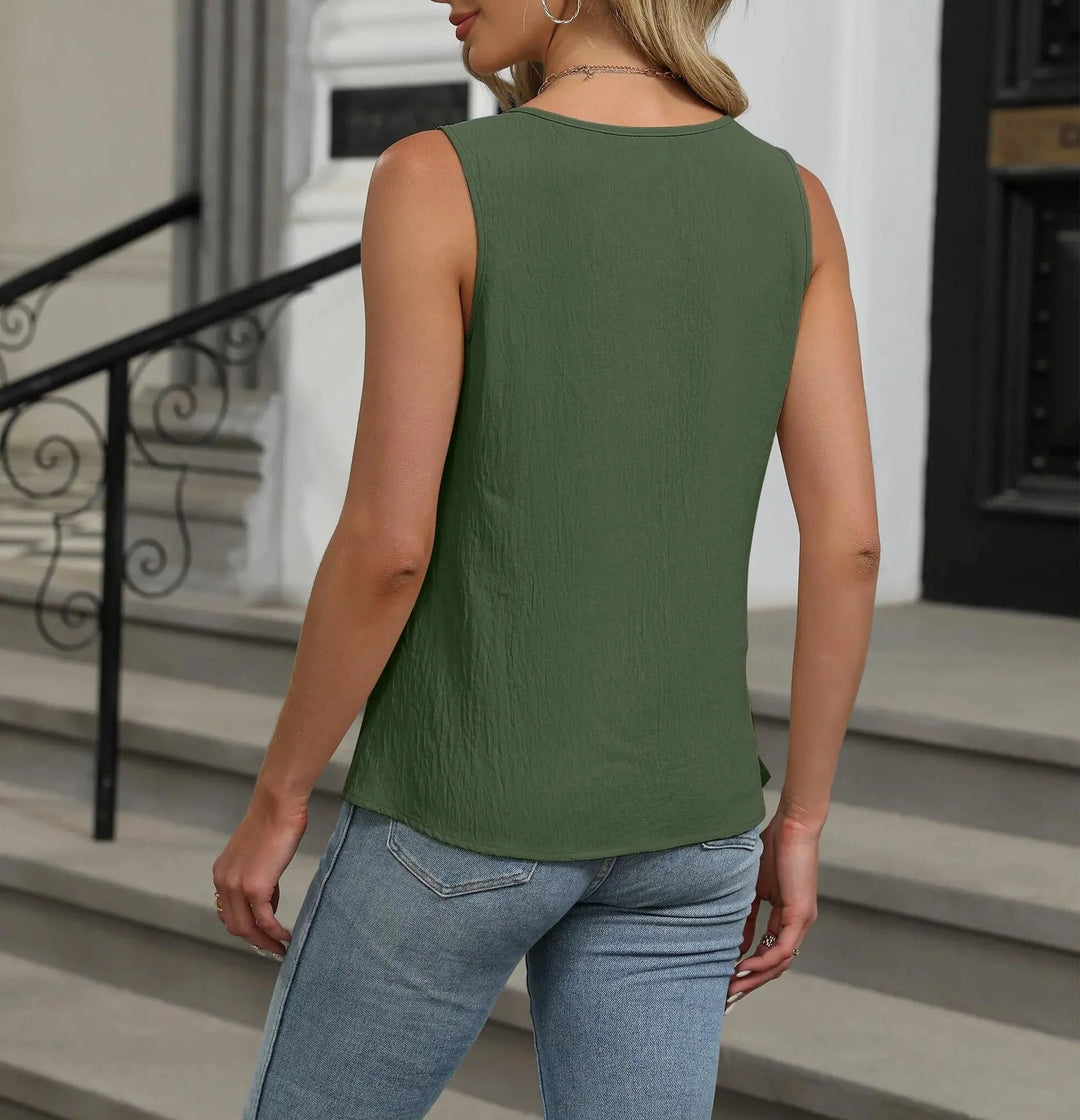Ariane | Flattering round neck top without sleeves